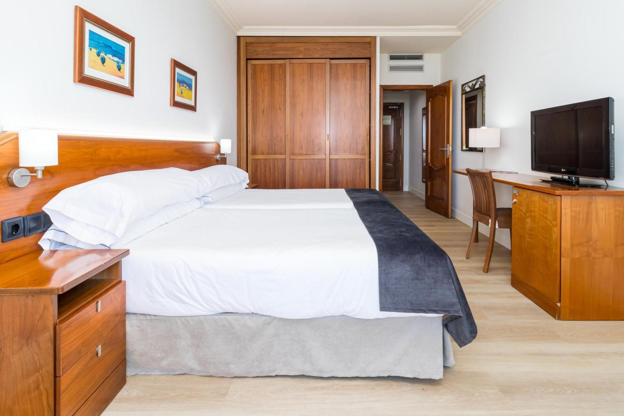 Hotel Milagros Golf Mogro Ngoại thất bức ảnh